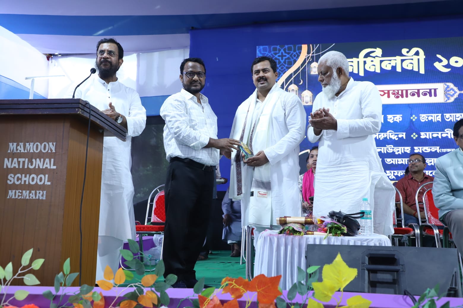 মামূন ন্যাশনাল স্কুল থেকে সম্মাননা প্রদান করা হয় উদার আকাশ প্রকাশন সংস্থার কর্ণধার ফারুক আহমেদকে