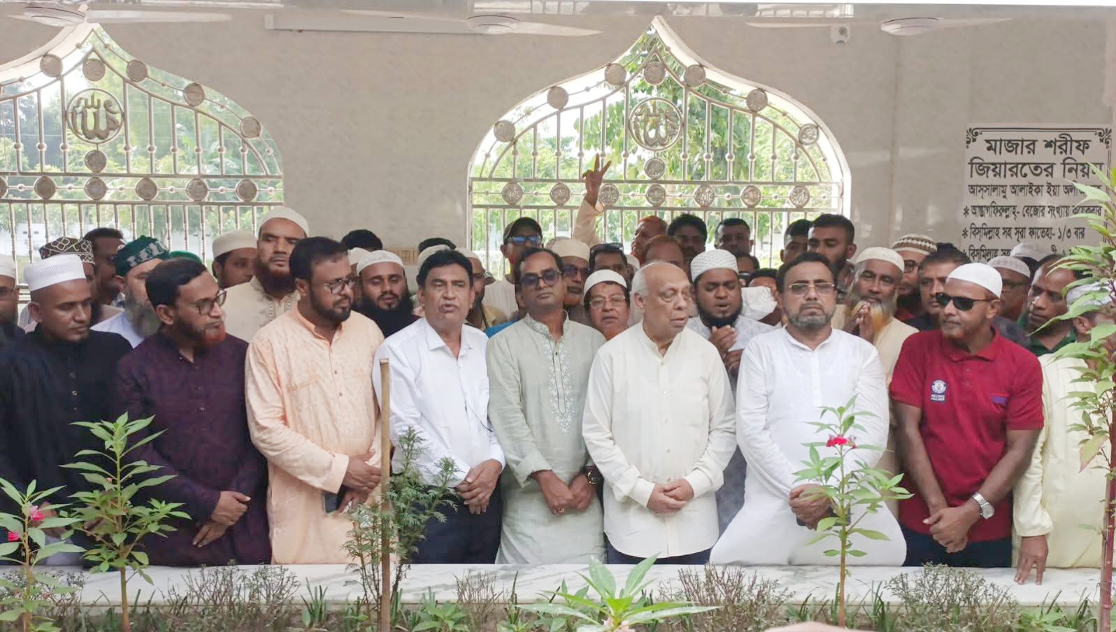 নিজ গ্রাম থেকে নির্বাচনী প্রচারণা শুরু করলেন মুশফিকুর রহমান