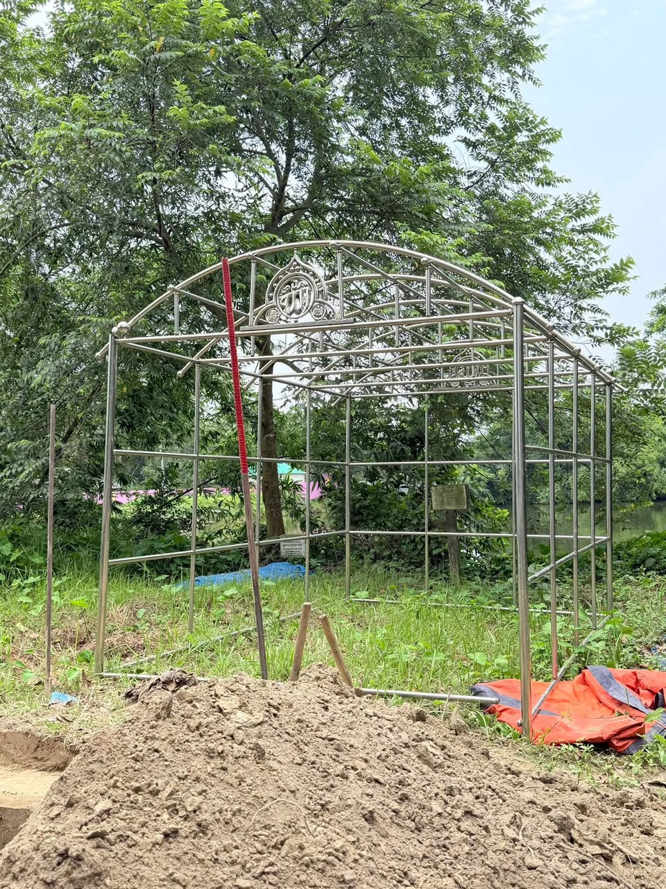 কসবায় কবর খুঁড়তে গিয়ে বিদ্যুৎস্পৃষ্ট হয়ে দুইজনের মৃত্যু
